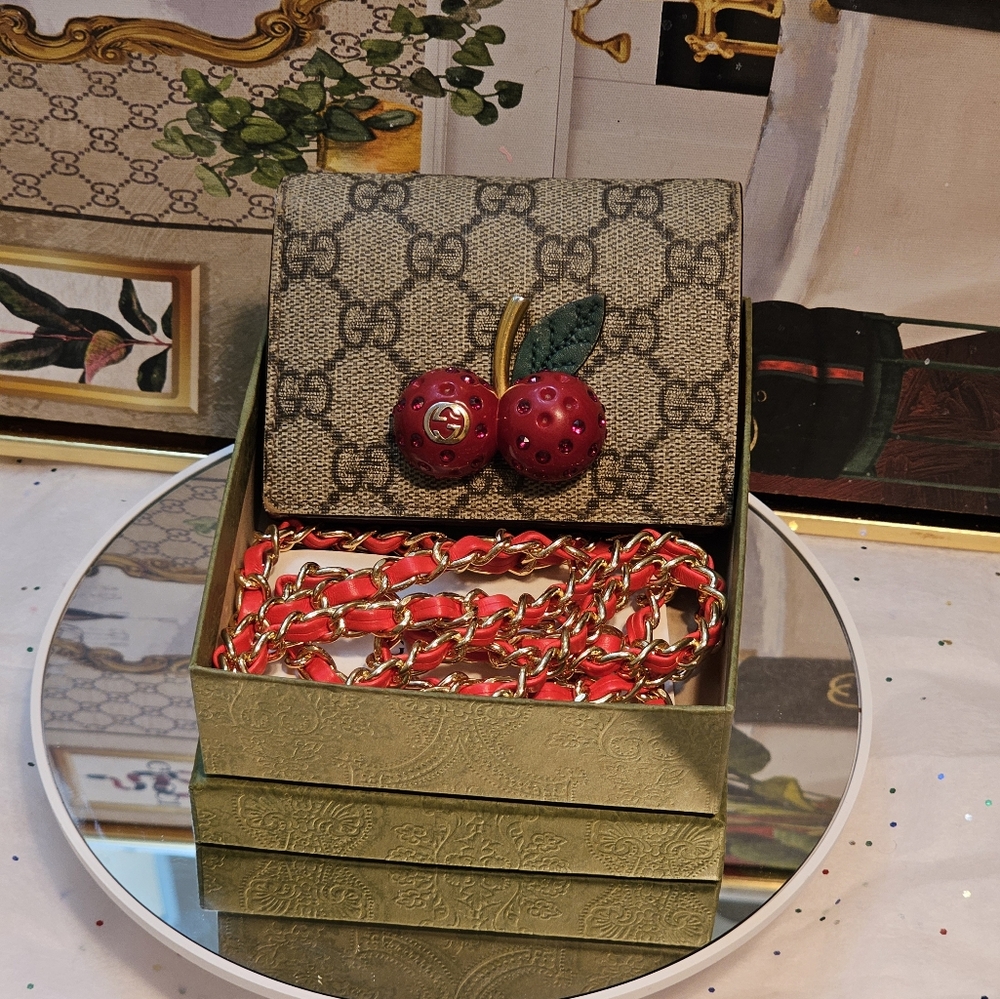 Gucci GG Supreme Coated Canvas 3D Beige & Red Cherry Compact Wallet - Picture 11 of 16